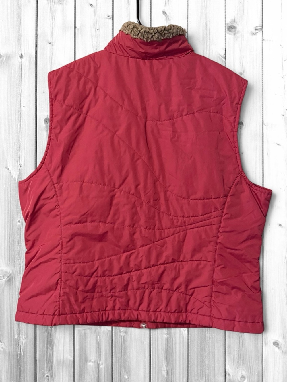 🌺Cabela's Red Quilted Vest with Faux-Sherpa Collar/Floral Embroidery - Picture 2 of 3